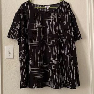 Black and white patterned maternity tunic